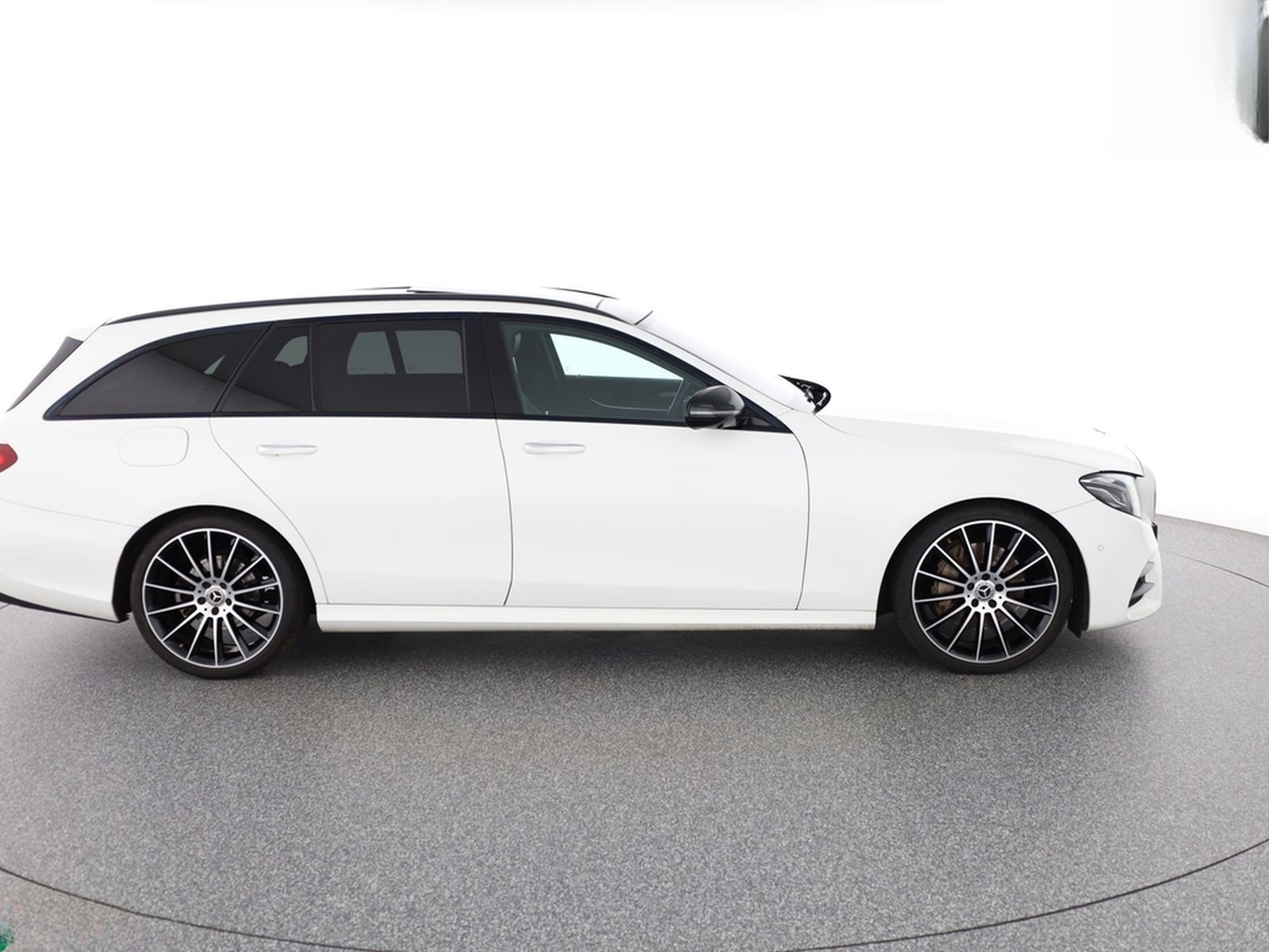 Mercedes-Benz E 250 T AMG NIGHT MULTIBEAM,360GRAD,KEYLESS,PANO foto 6
