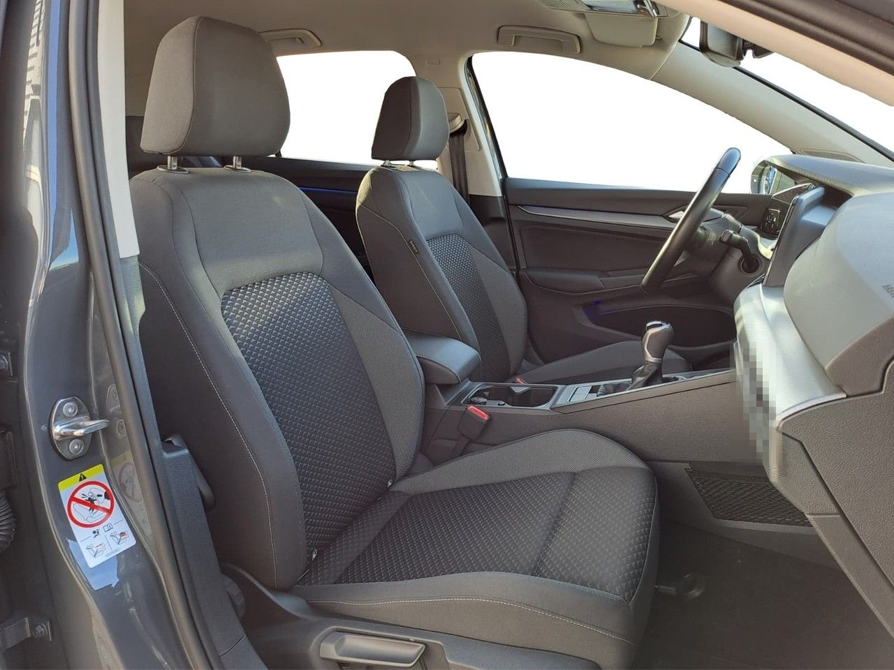 Volkswagen Golf VIII 1.5 TSI Active, ACC, Navi, Matrix foto 8