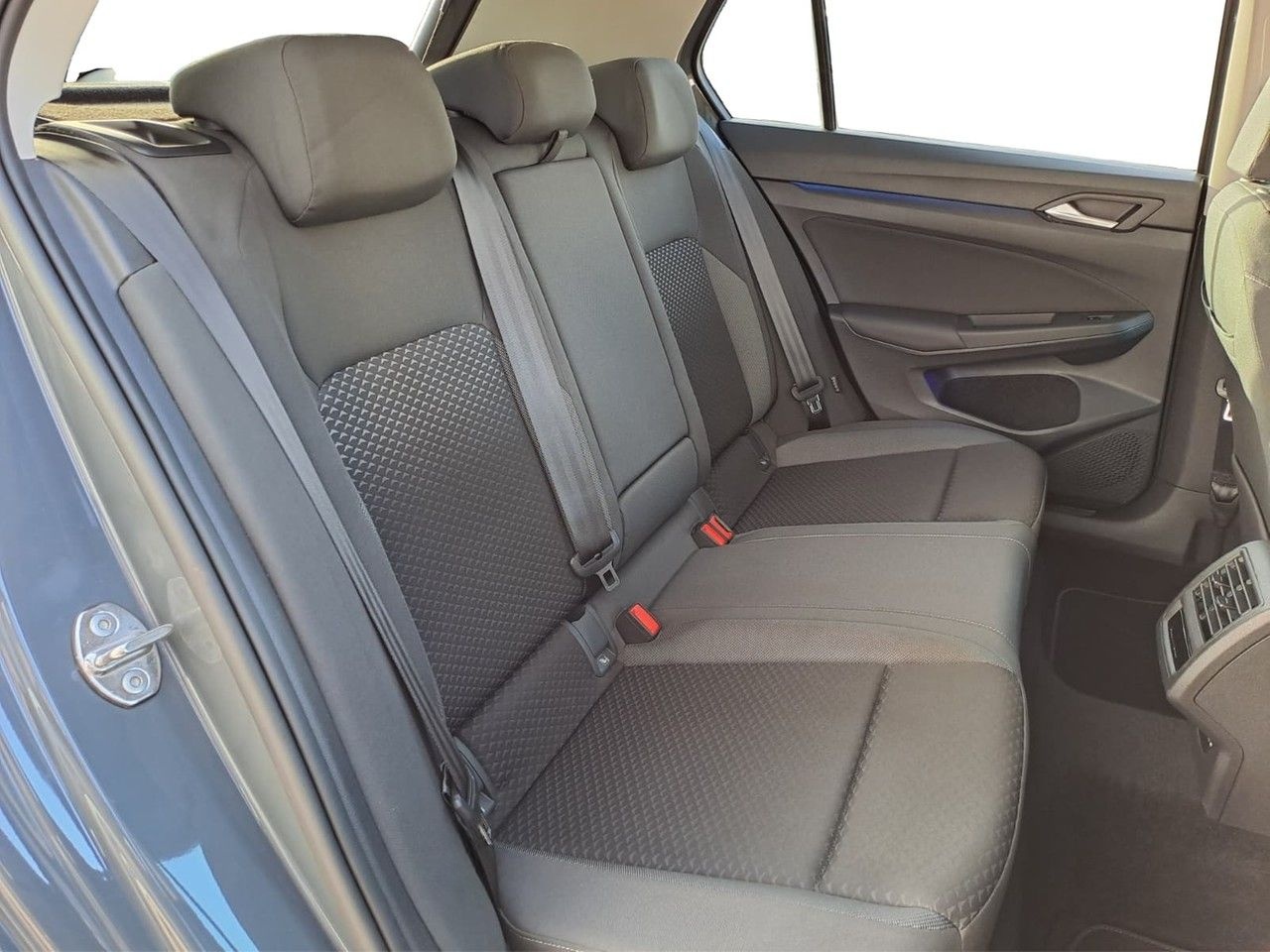 Volkswagen Golf VIII 1.5 TSI Active, ACC, Navi, Matrix foto 9