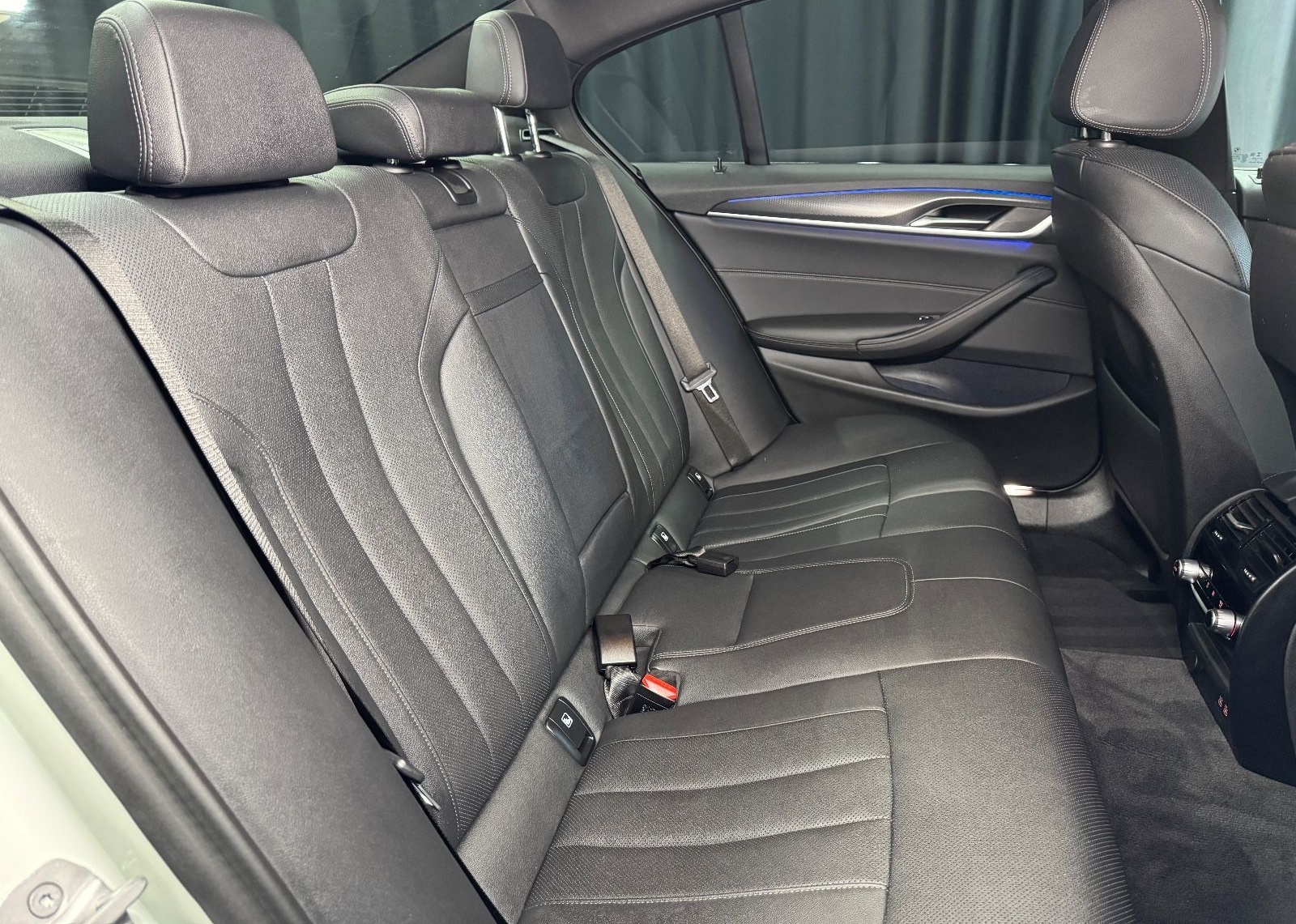 BMW 520d xDrive M Sport|HEAD-UP|ACC|LASER| foto 15
