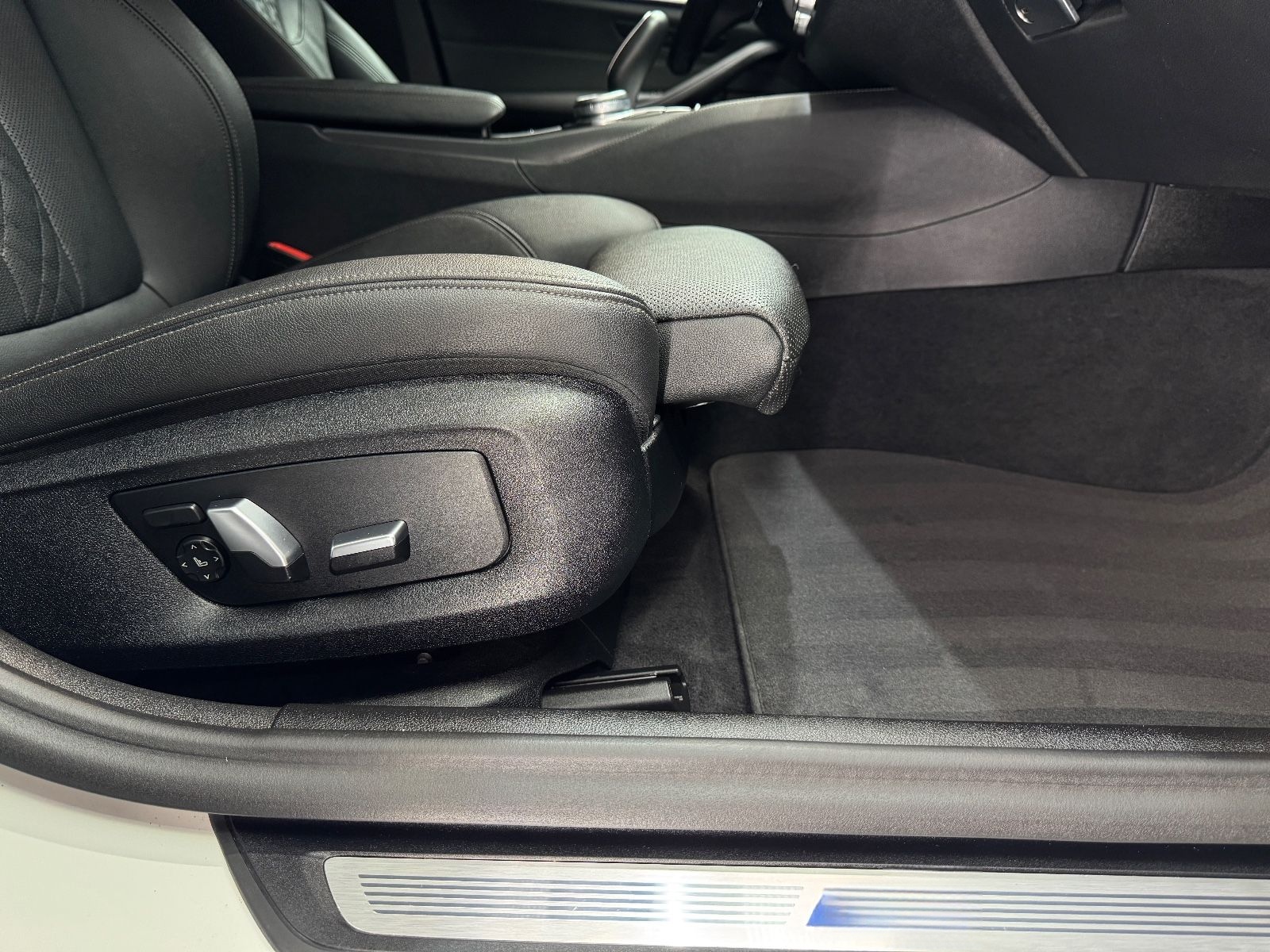 BMW 520d xDrive M Sport|HEAD-UP|ACC|LASER| foto 18