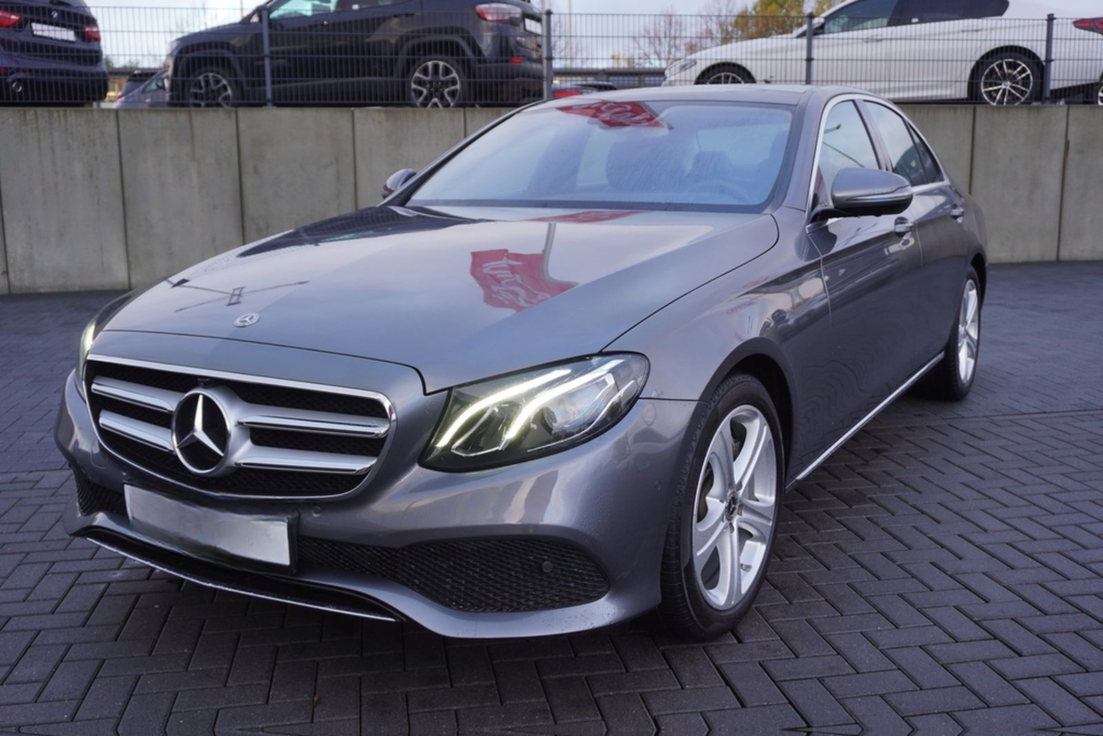 Mercedes-Benz E300 9G-Tronic 360° AHK Panorama PDC Keyless-Go foto 2