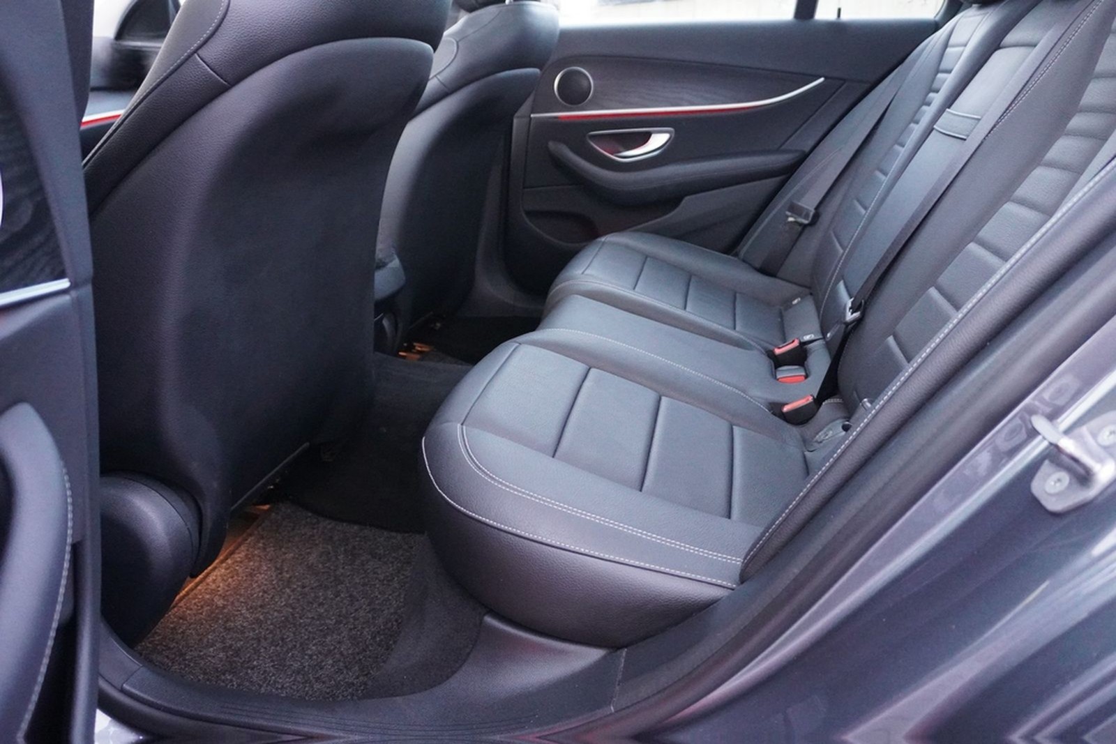 Mercedes-Benz E300 9G-Tronic 360° AHK Panorama PDC Keyless-Go foto 12