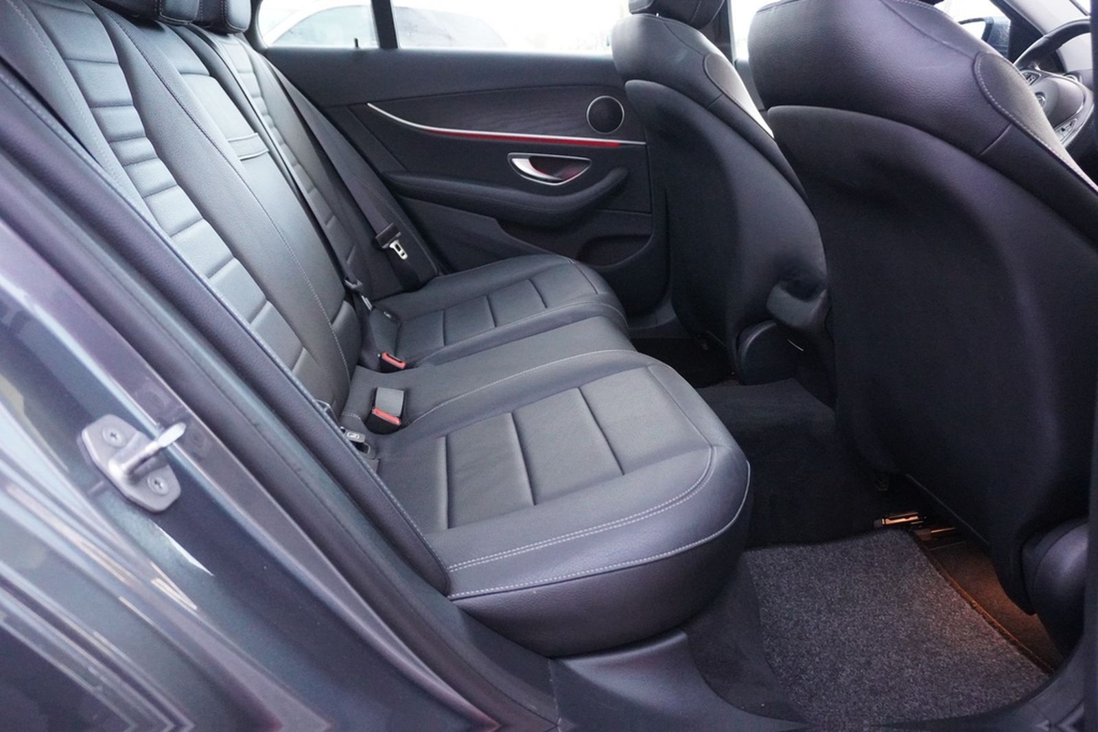 Mercedes-Benz E300 9G-Tronic 360° AHK Panorama PDC Keyless-Go foto 13
