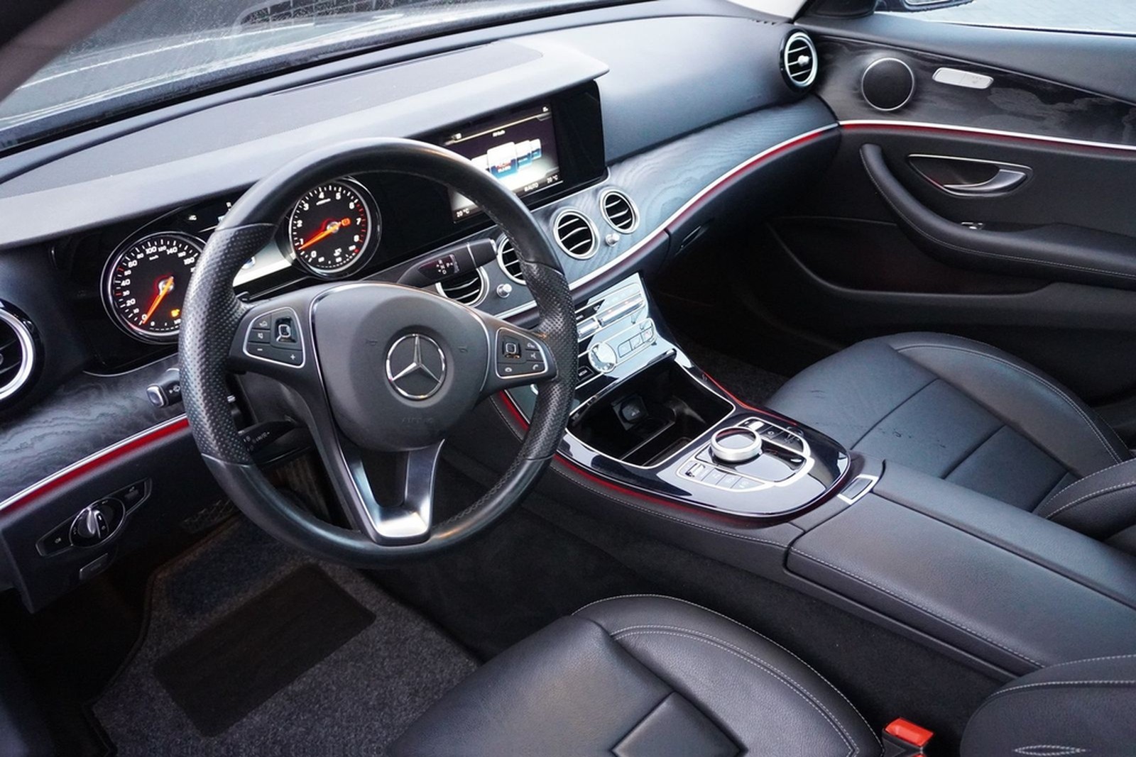 Mercedes-Benz E300 9G-Tronic 360° AHK Panorama PDC Keyless-Go foto 15