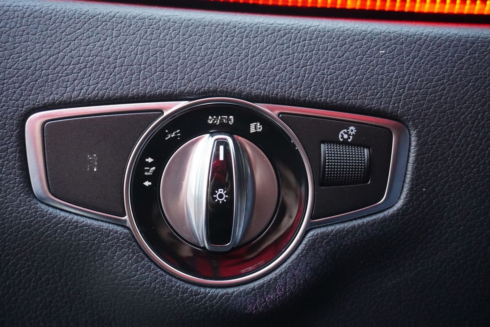 Mercedes-Benz E300 9G-Tronic 360° AHK Panorama PDC Keyless-Go foto 17