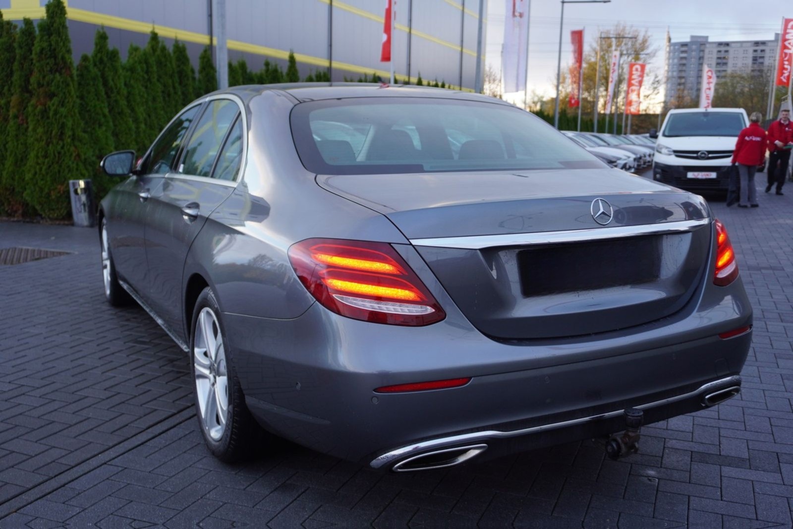 Mercedes-Benz E300 9G-Tronic 360° AHK Panorama PDC Keyless-Go foto 3