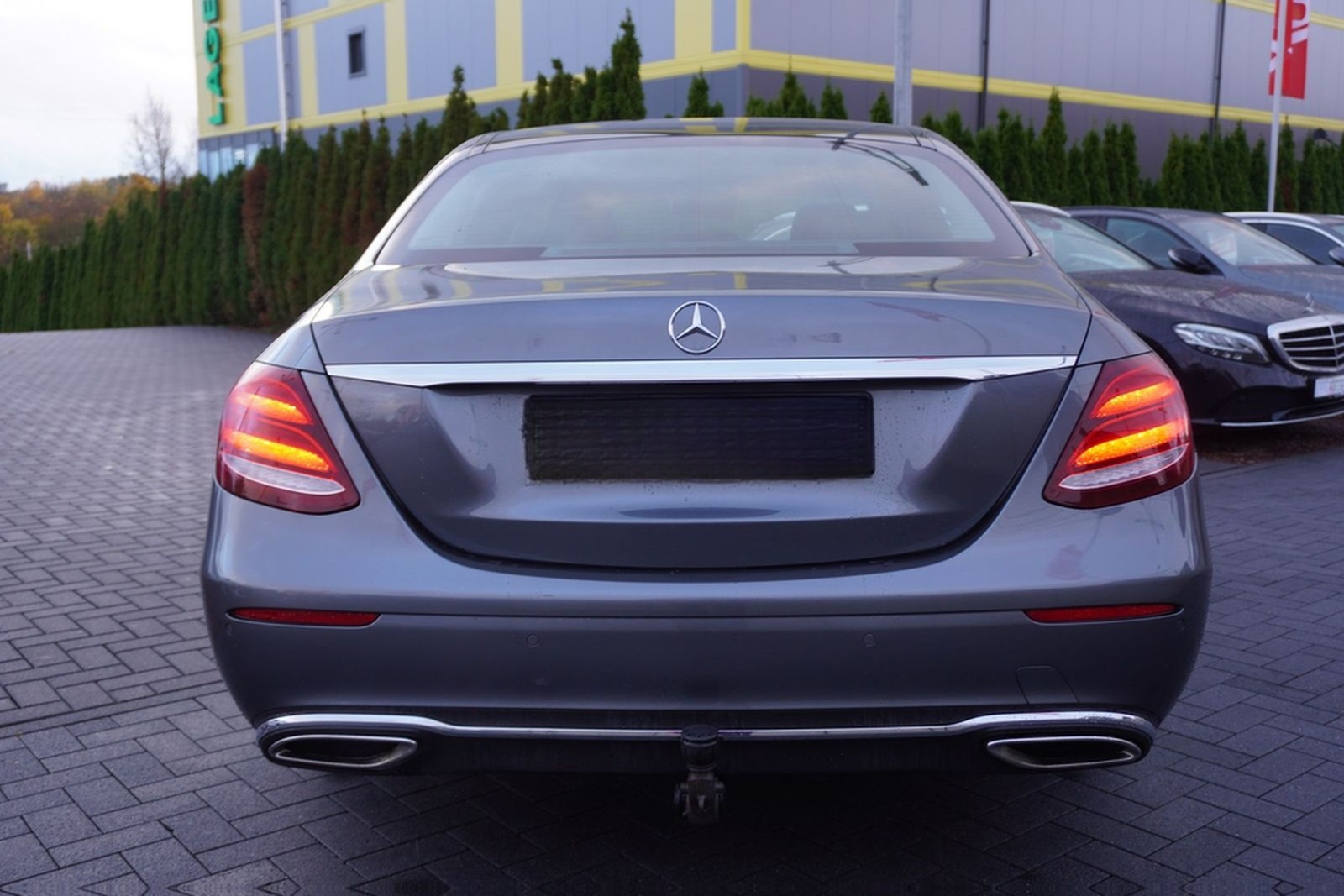 Mercedes-Benz E300 9G-Tronic 360° AHK Panorama PDC Keyless-Go foto 4