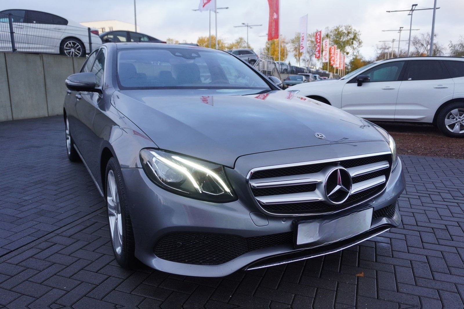 Mercedes-Benz E300 9G-Tronic 360° AHK Panorama PDC Keyless-Go foto 6