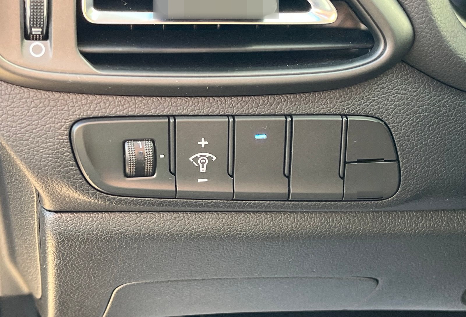 Hyundai i30 FB 1.5 T-GDI DCT Edition 30+ NAVI LED foto 6