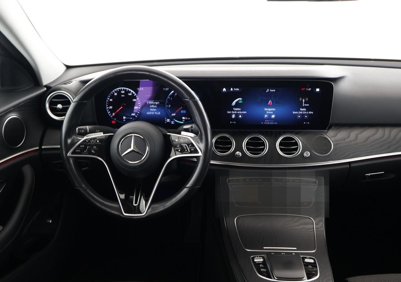Mercedes-Benz E 300 de Avantgarde Night MBUX Widescreen Pano foto 11