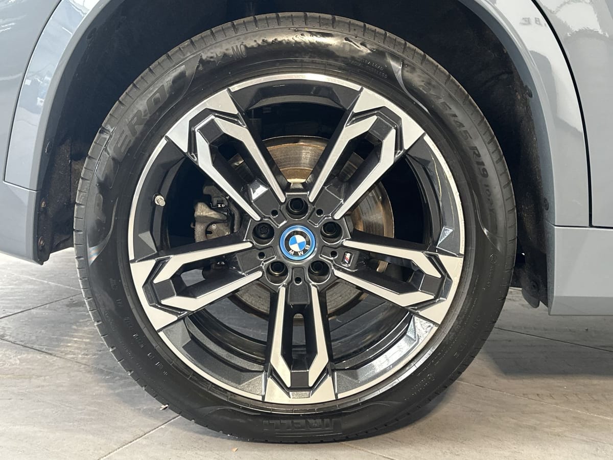 BMW iX1 xDrive30 M-Sport NAV+LED+ACC+KAMERA+PANO foto 3