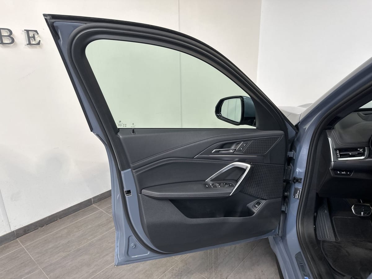 BMW iX1 xDrive30 M-Sport NAV+LED+ACC+KAMERA+PANO foto 6