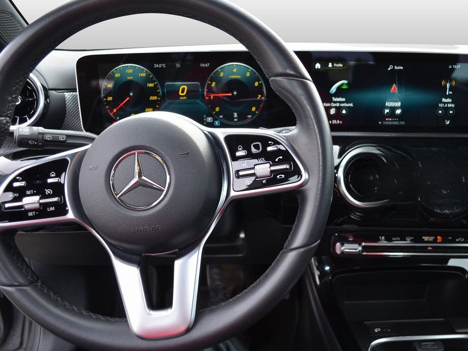 Mercedes-Benz A 220 NAVI PREMIUM + RFK + MBUX  + PARK ASSIST foto 14