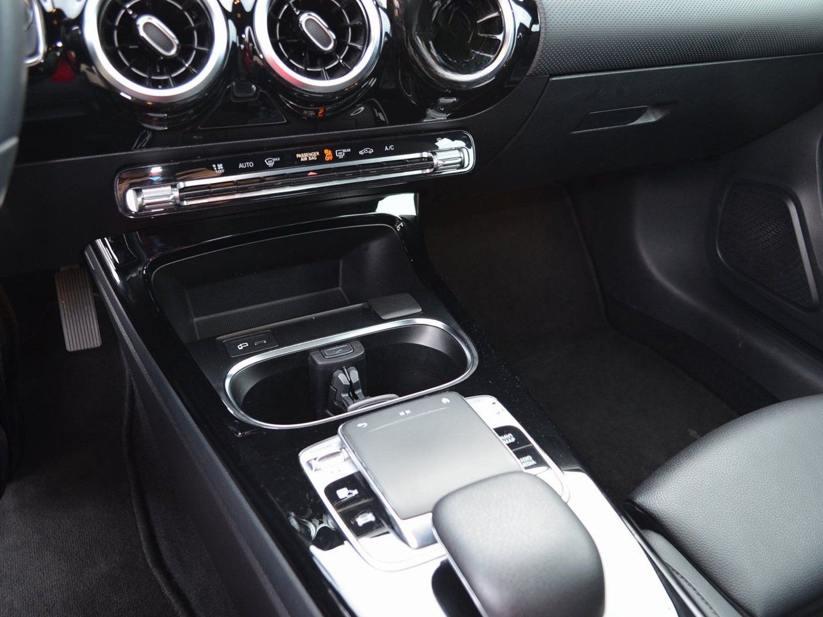 Mercedes-Benz A 220 NAVI PREMIUM + RFK + MBUX  + PARK ASSIST foto 15