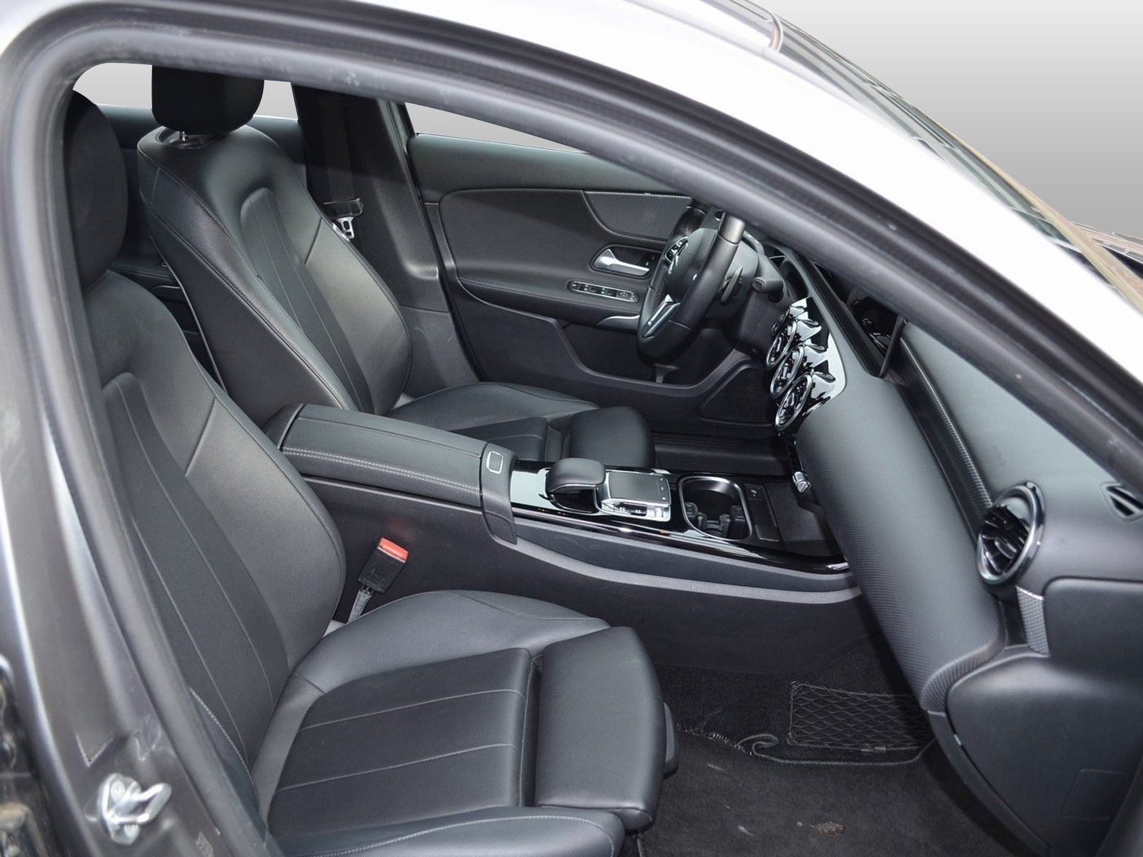 Mercedes-Benz A 220 NAVI PREMIUM + RFK + MBUX  + PARK ASSIST foto 17