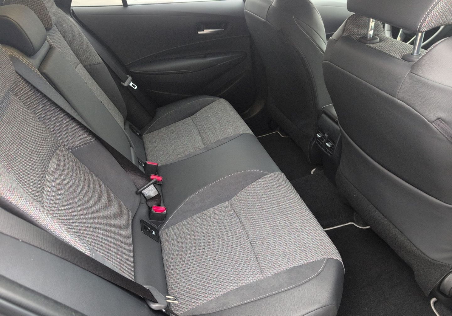 Toyota Corolla Touring Sports 2.0 Hybrid Teamplayer foto 7