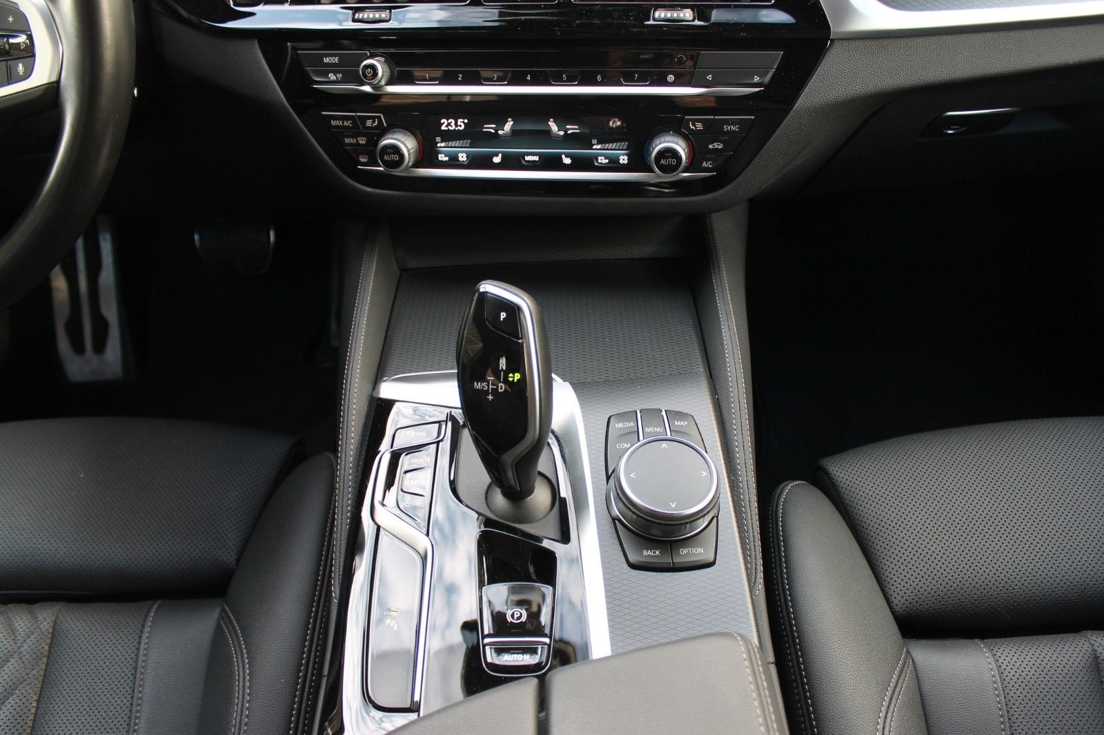 BMW 530xd Touring M-Sport NAV, ad.LED, ACC, AHK, 19" foto 16