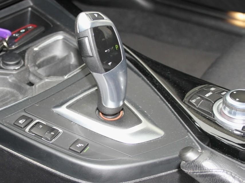 BMW 120i 1.6 Sport-Line Autom. Schiebedach LED Navi foto 11