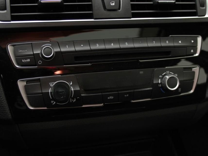 BMW 120i 1.6 Sport-Line Autom. Schiebedach LED Navi foto 12