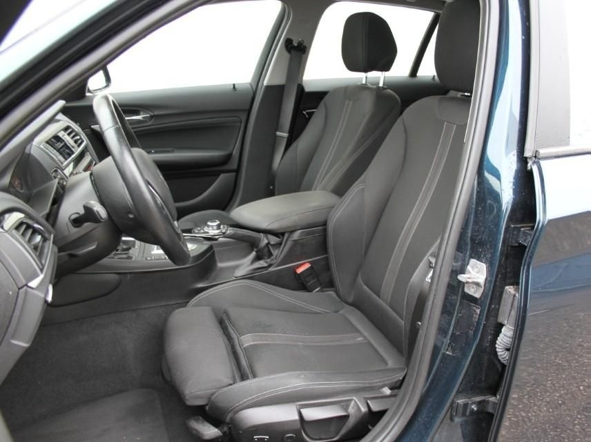 BMW 120i 1.6 Sport-Line Autom. Schiebedach LED Navi foto 3