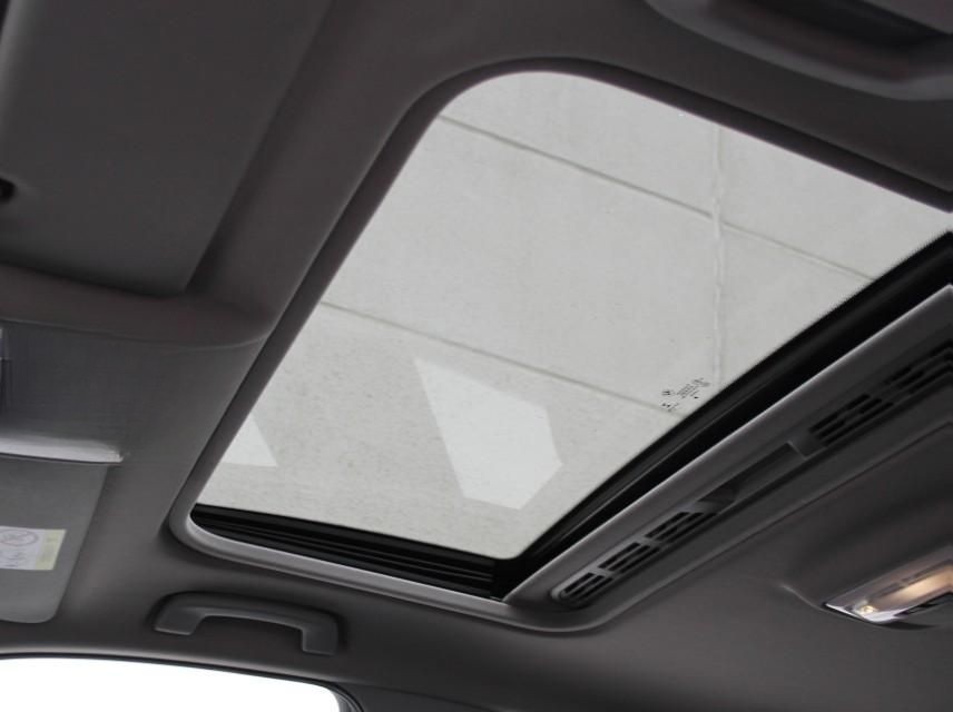 BMW 120i 1.6 Sport-Line Autom. Schiebedach LED Navi foto 26