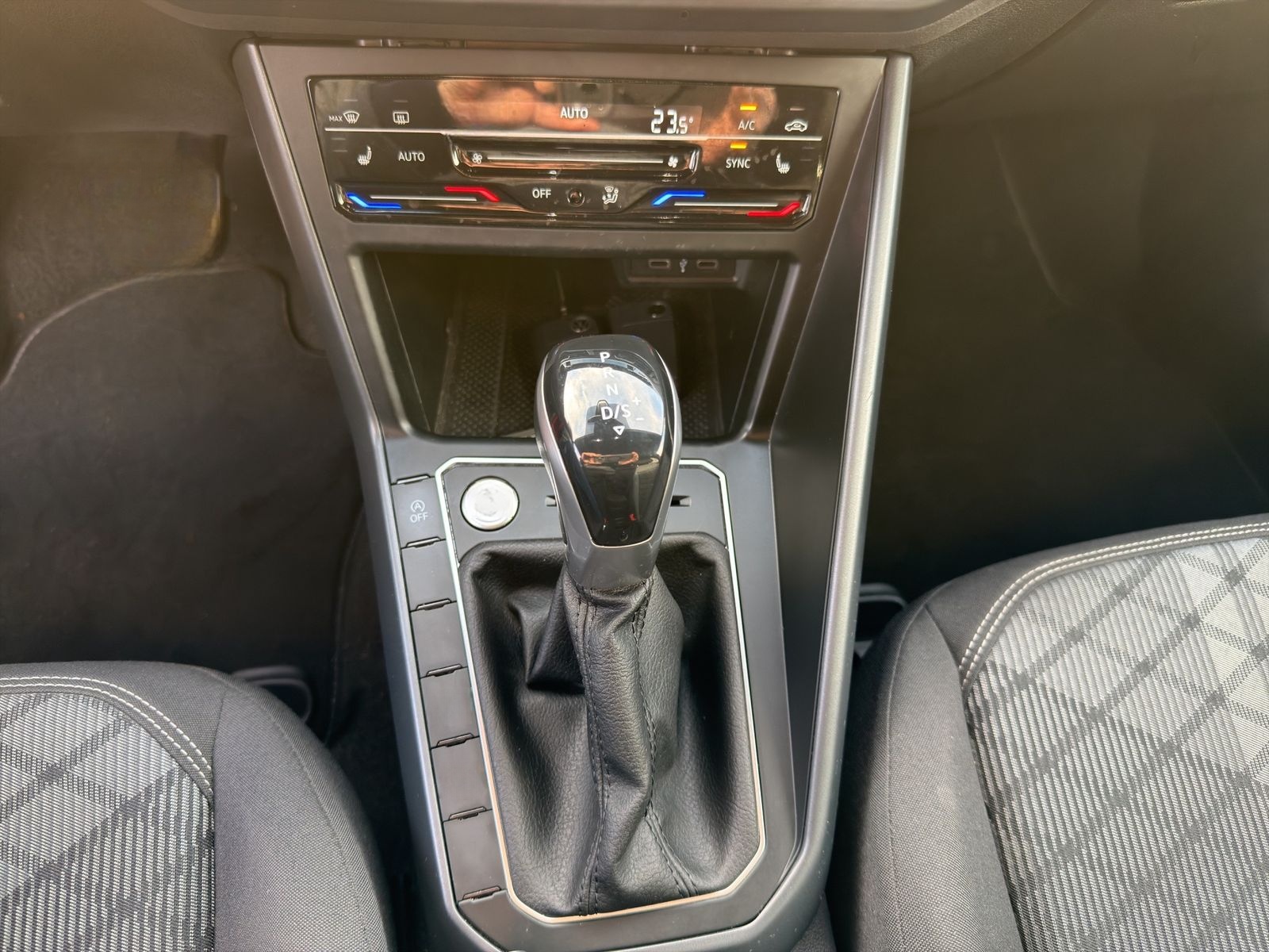 Volkswagen Taigo 1.0 TSI DSG R-Line ACC Matrix BEATS 18RFK foto 18