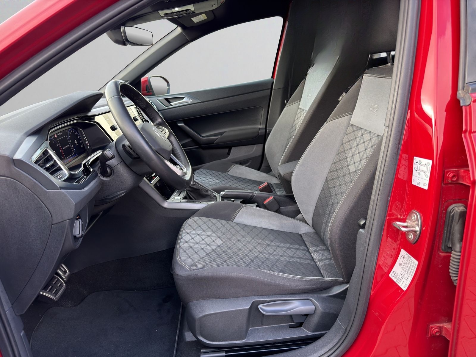 Volkswagen Taigo 1.0 TSI DSG R-Line ACC Matrix BEATS 18RFK foto 10