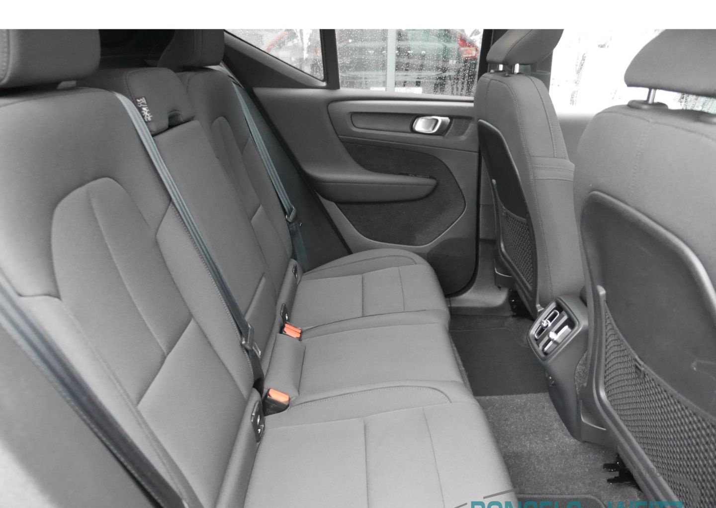 Volvo XC40 T3 MOMENTUM PRO GEARTRONIC Navi Digitales C foto 6