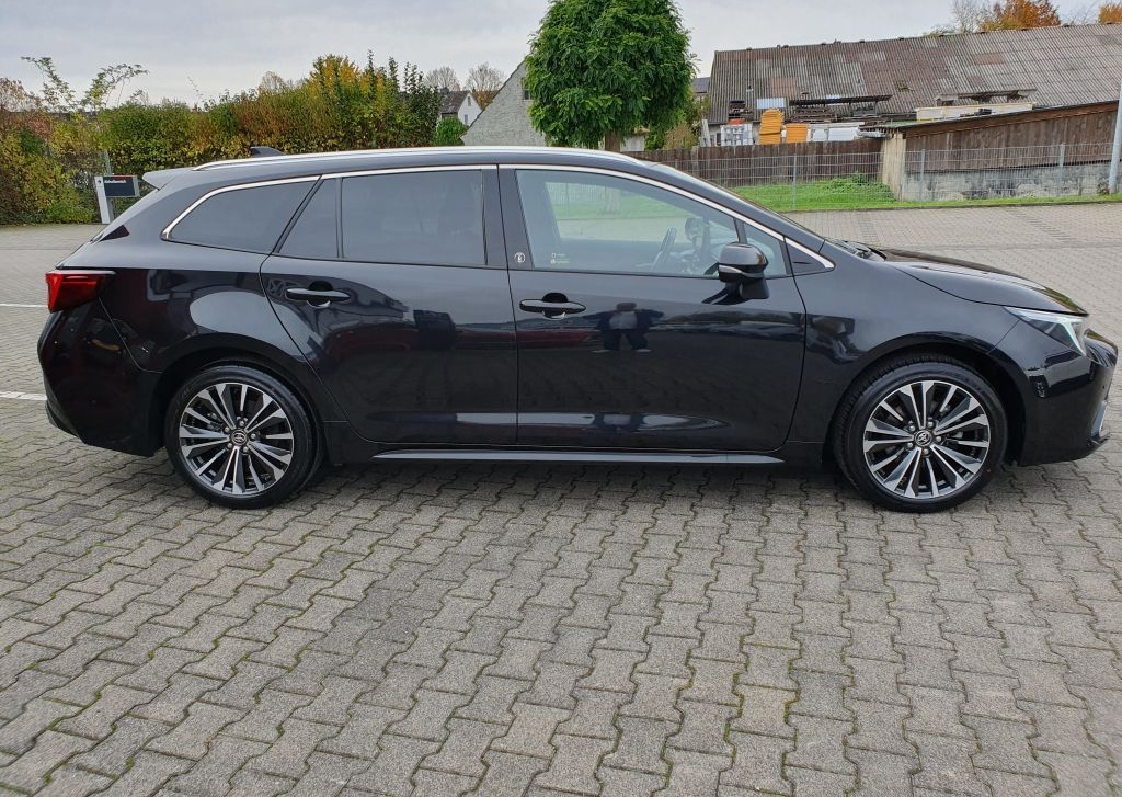 Toyota Corolla 1.8 Hybrid TS Team D mit Technik-Paket foto 2