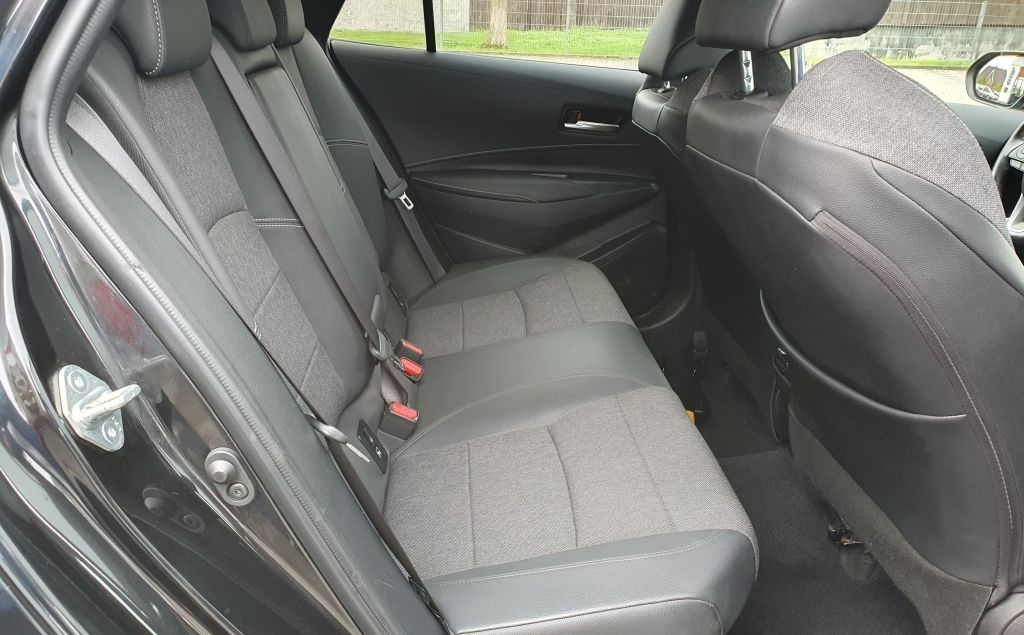 Toyota Corolla 1.8 Hybrid TS Team D mit Technik-Paket foto 9