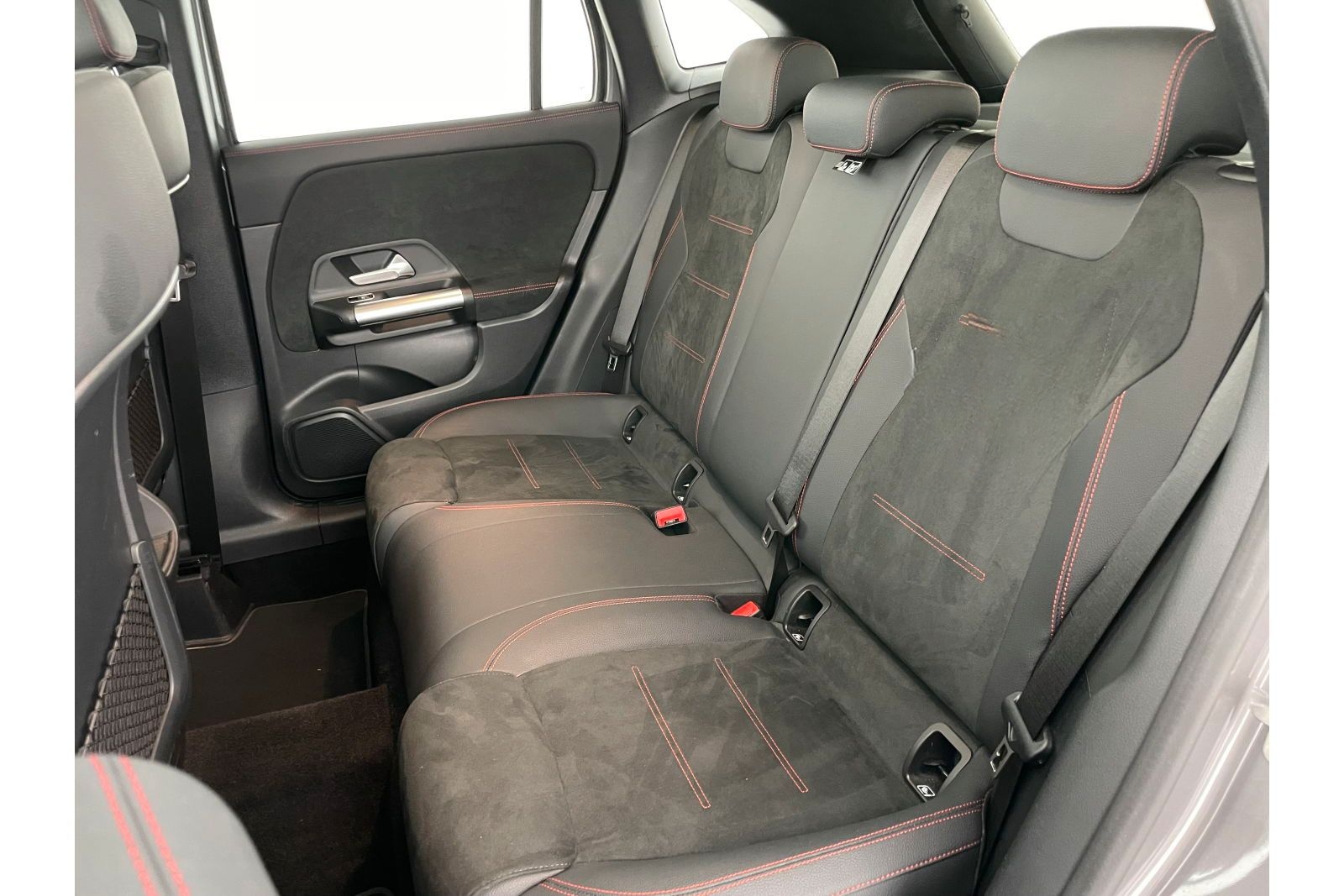 Mercedes-Benz GLA 220 d 4MATIC AMG Line*PANO*AHK*NAVI*LED*SHZ* foto 14