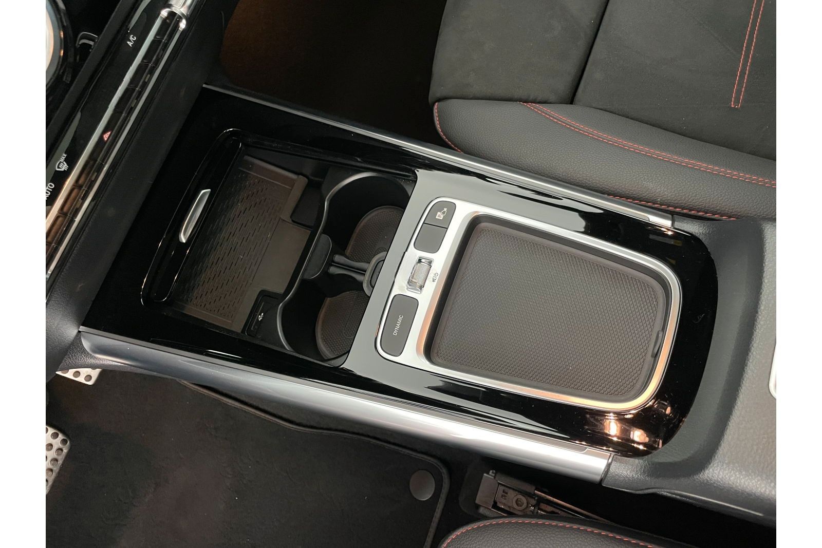 Mercedes-Benz GLA 220 d 4MATIC AMG Line*PANO*AHK*NAVI*LED*SHZ* foto 18