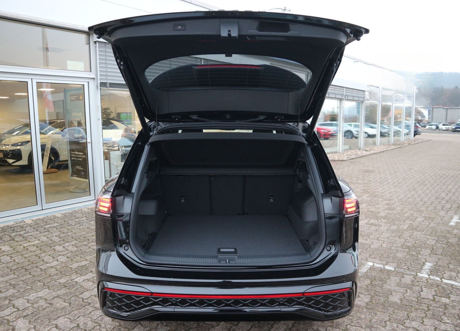 Volkswagen Tiguan R-Line 2,0 TDI SCR 4MOTION (193 PS) DSG*A foto 12