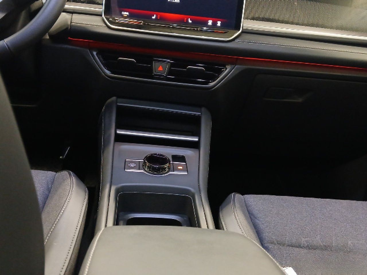 Volkswagen Tayron Life 1.5eTSI DSG LED AppCon AHK ACC Navi foto 20