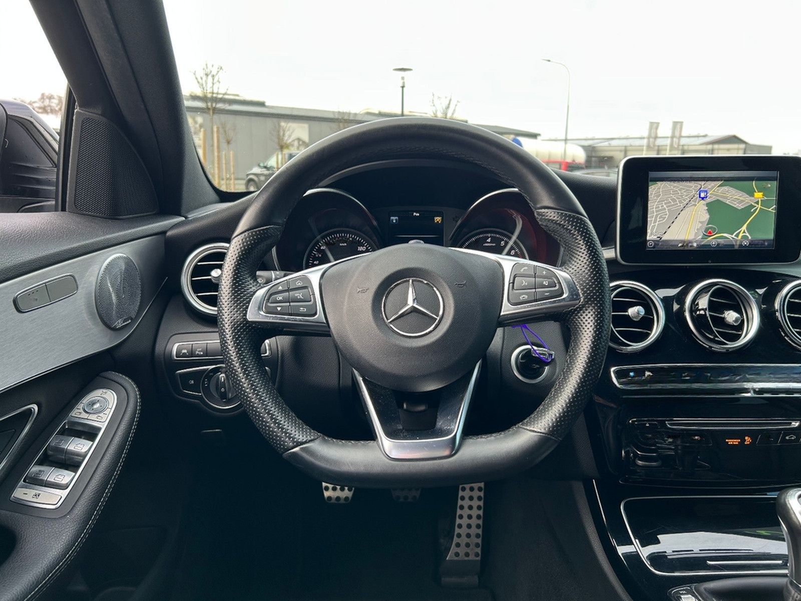 Mercedes-Benz C200 T AMG-Line Night LED Kamera Burmester 19" foto 22