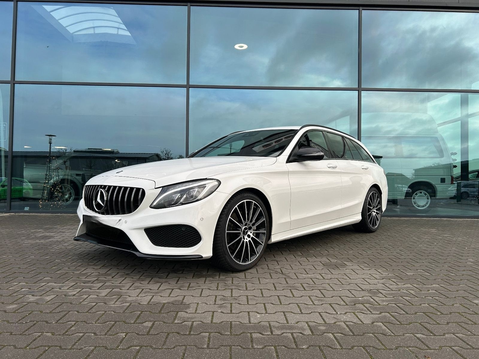 Mercedes-Benz C200 T AMG-Line Night LED Kamera Burmester 19" foto 27