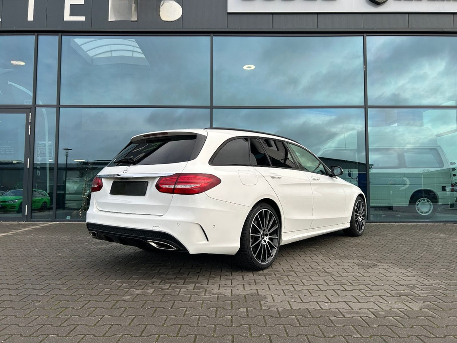 Mercedes-Benz C200 T AMG-Line Night LED Kamera Burmester 19" foto 28