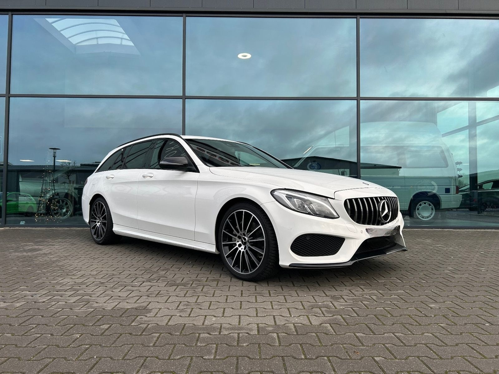 Mercedes-Benz C200 T AMG-Line Night LED Kamera Burmester 19" foto 29