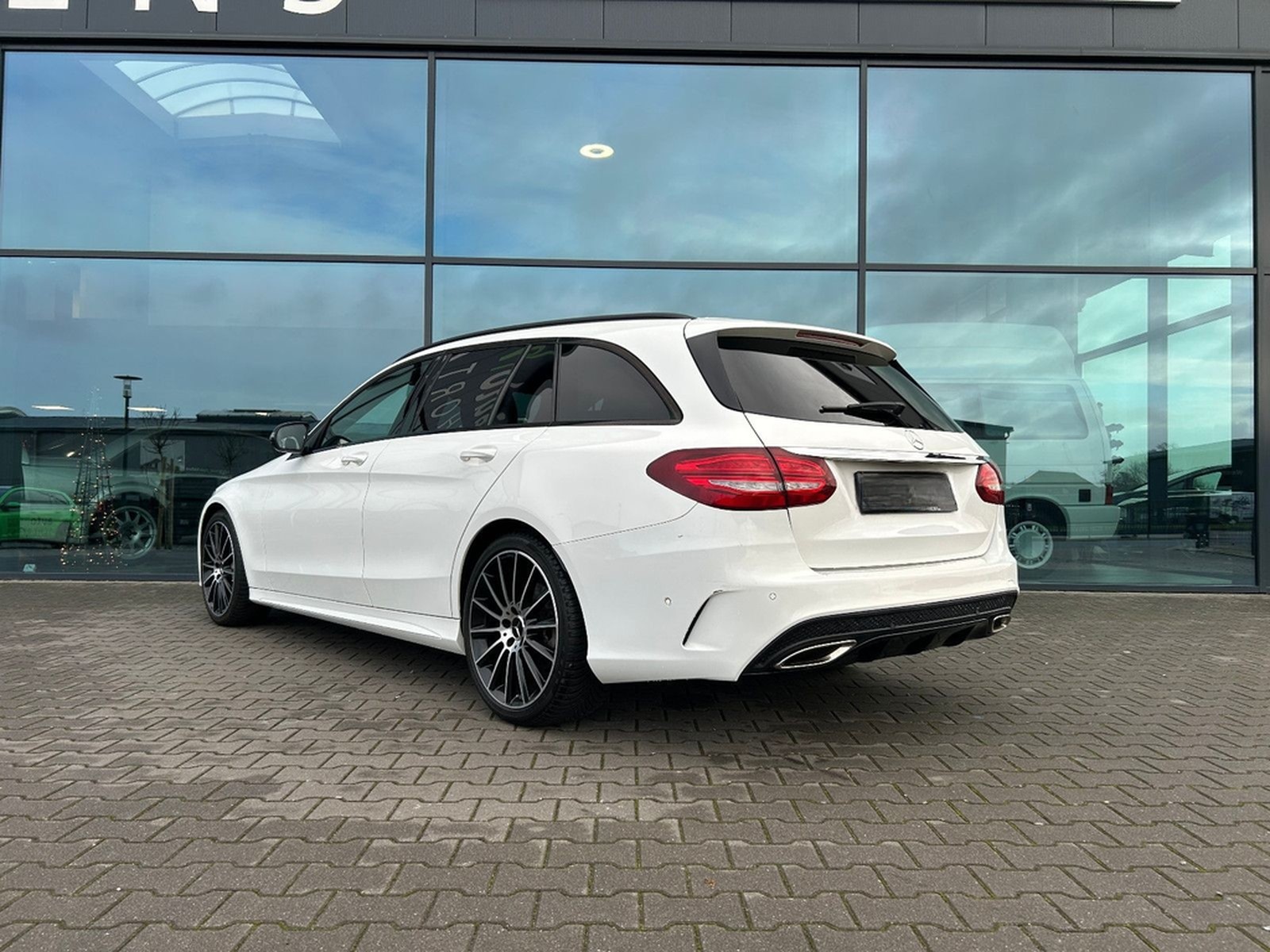 Mercedes-Benz C200 T AMG-Line Night LED Kamera Burmester 19" foto 30