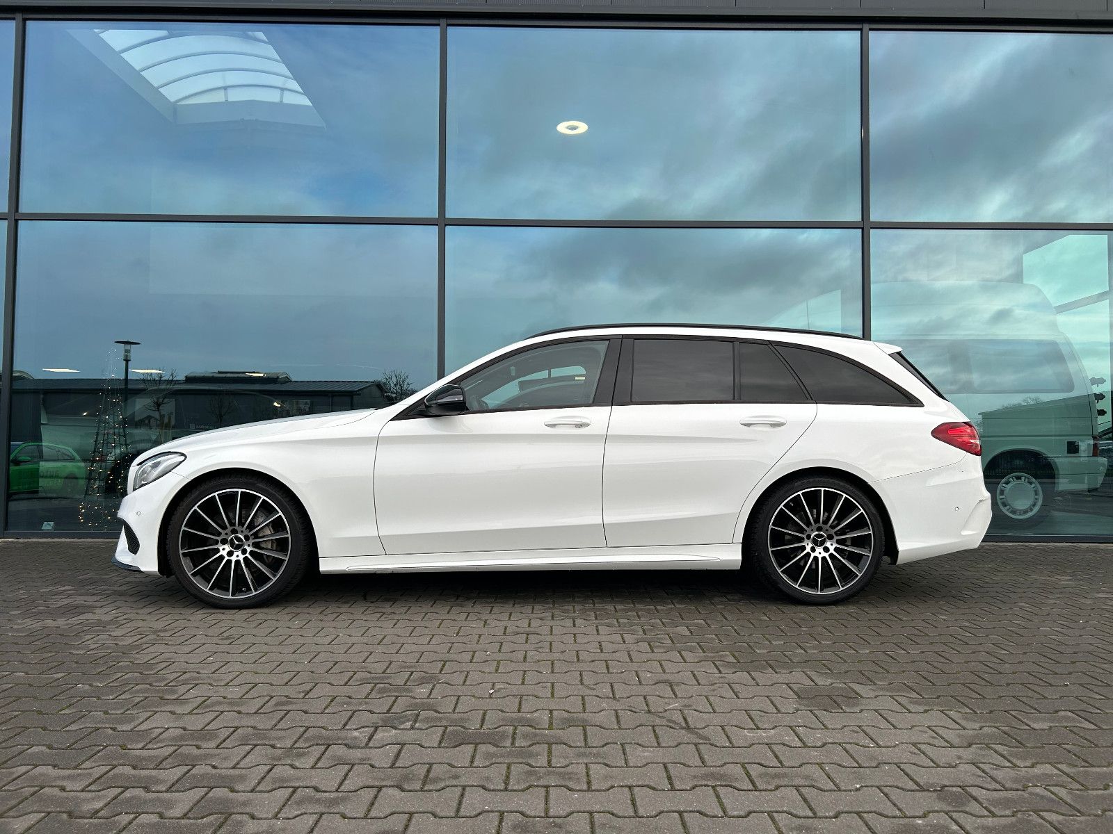 Mercedes-Benz C200 T AMG-Line Night LED Kamera Burmester 19" foto 31