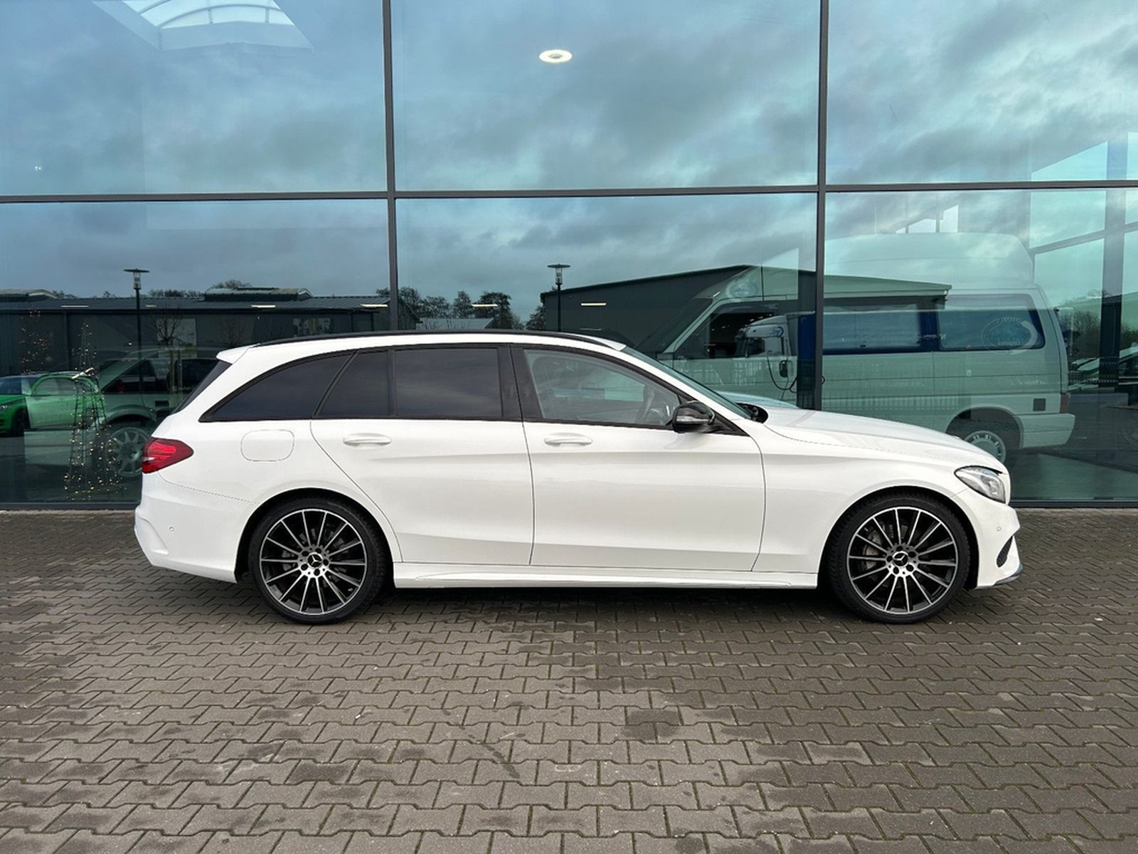 Mercedes-Benz C200 T AMG-Line Night LED Kamera Burmester 19" foto 6