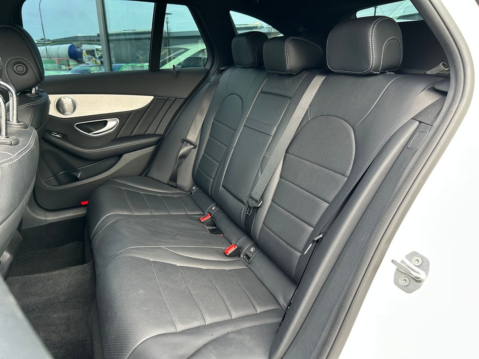 Mercedes-Benz C200 T AMG-Line Night LED Kamera Burmester 19" foto 10