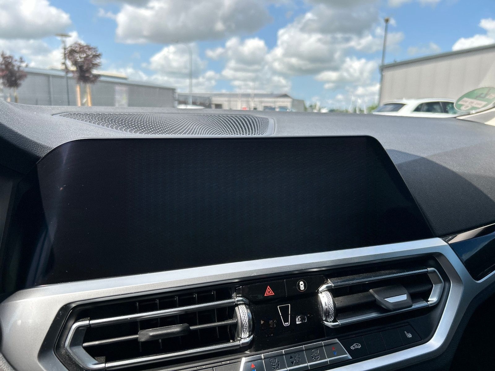 BMW 320d SportLine Autom. LED AHK Navi HUD Pano 17" foto 13