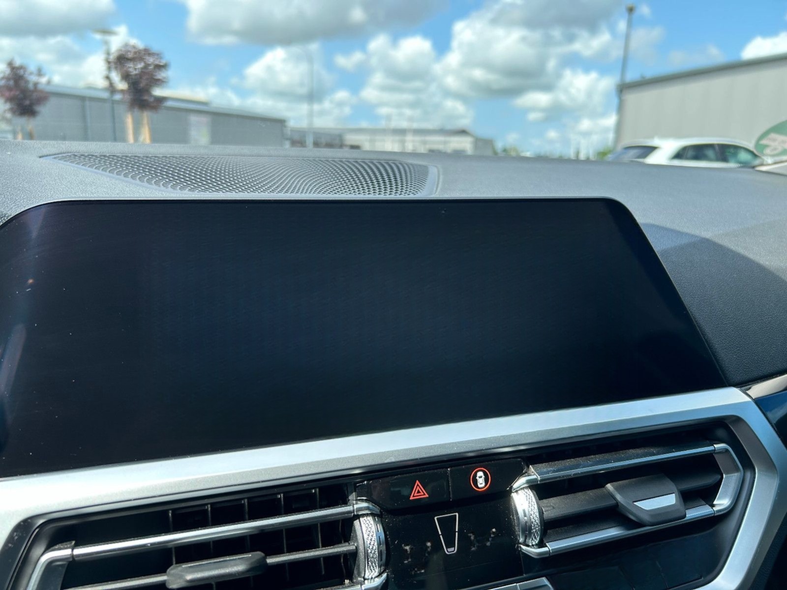 BMW 320d SportLine Autom. LED AHK Navi HUD Pano 17" foto 14