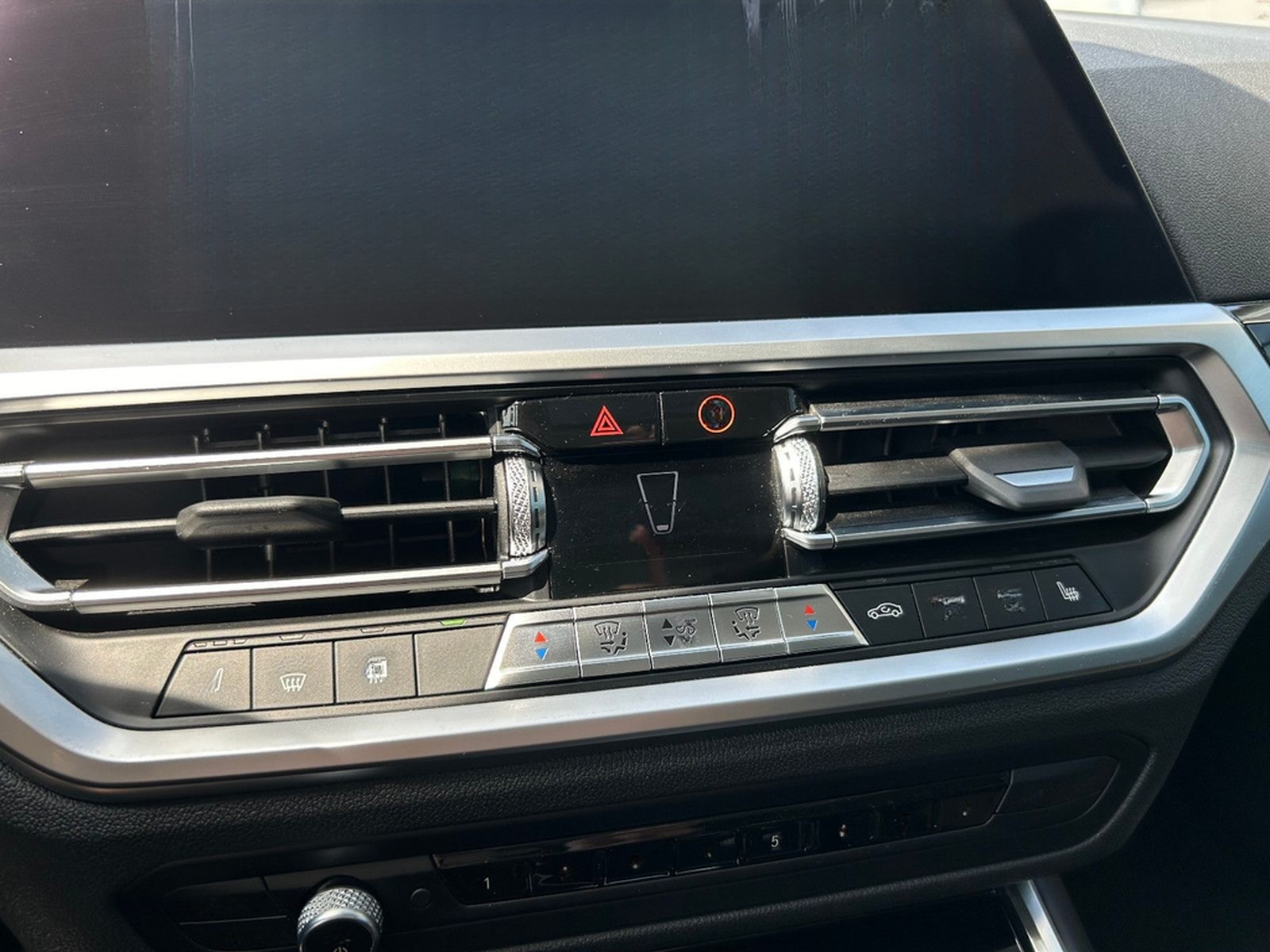 BMW 320d SportLine Autom. LED AHK Navi HUD Pano 17" foto 16