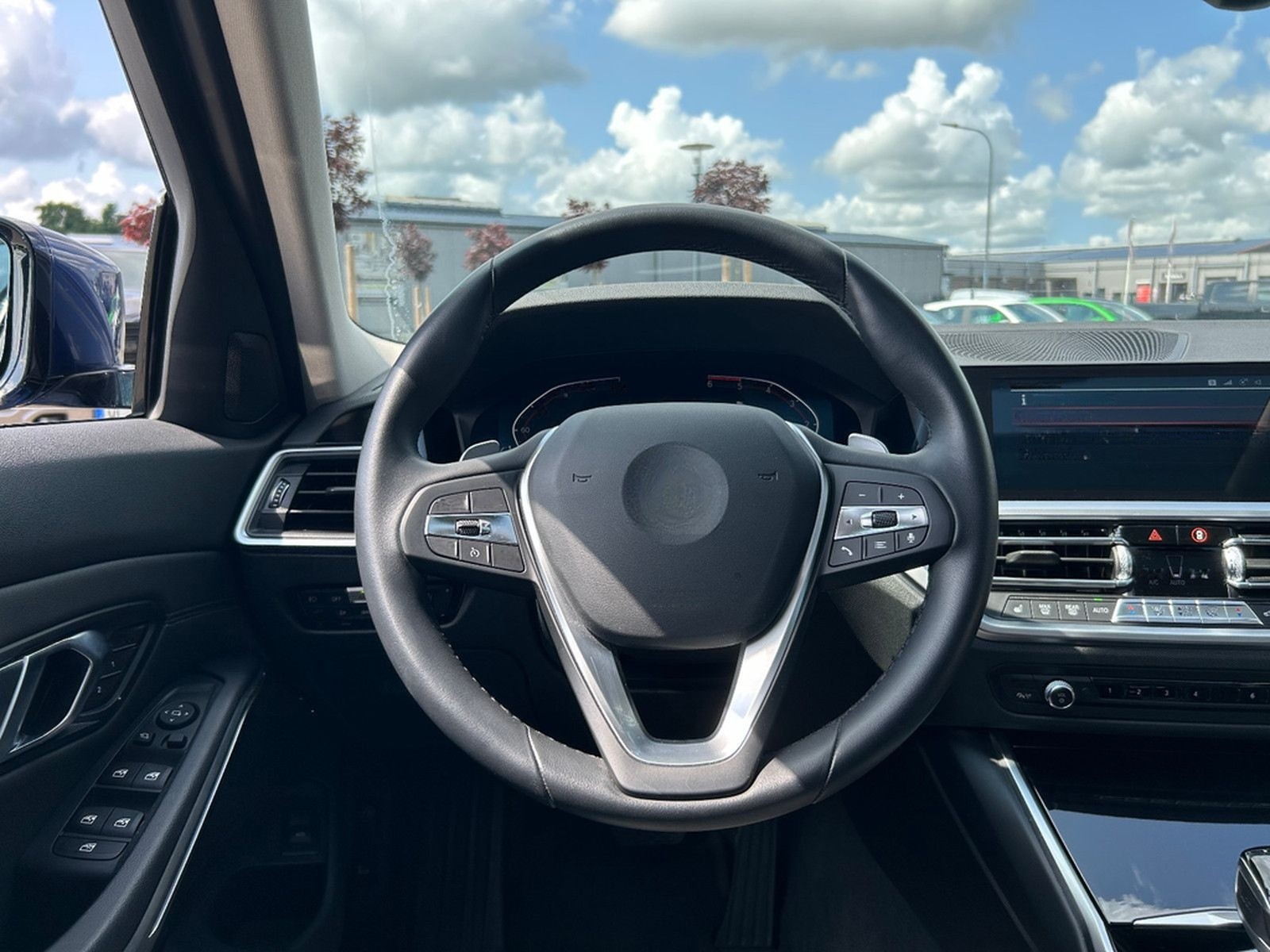 BMW 320d SportLine Autom. LED AHK Navi HUD Pano 17" foto 24