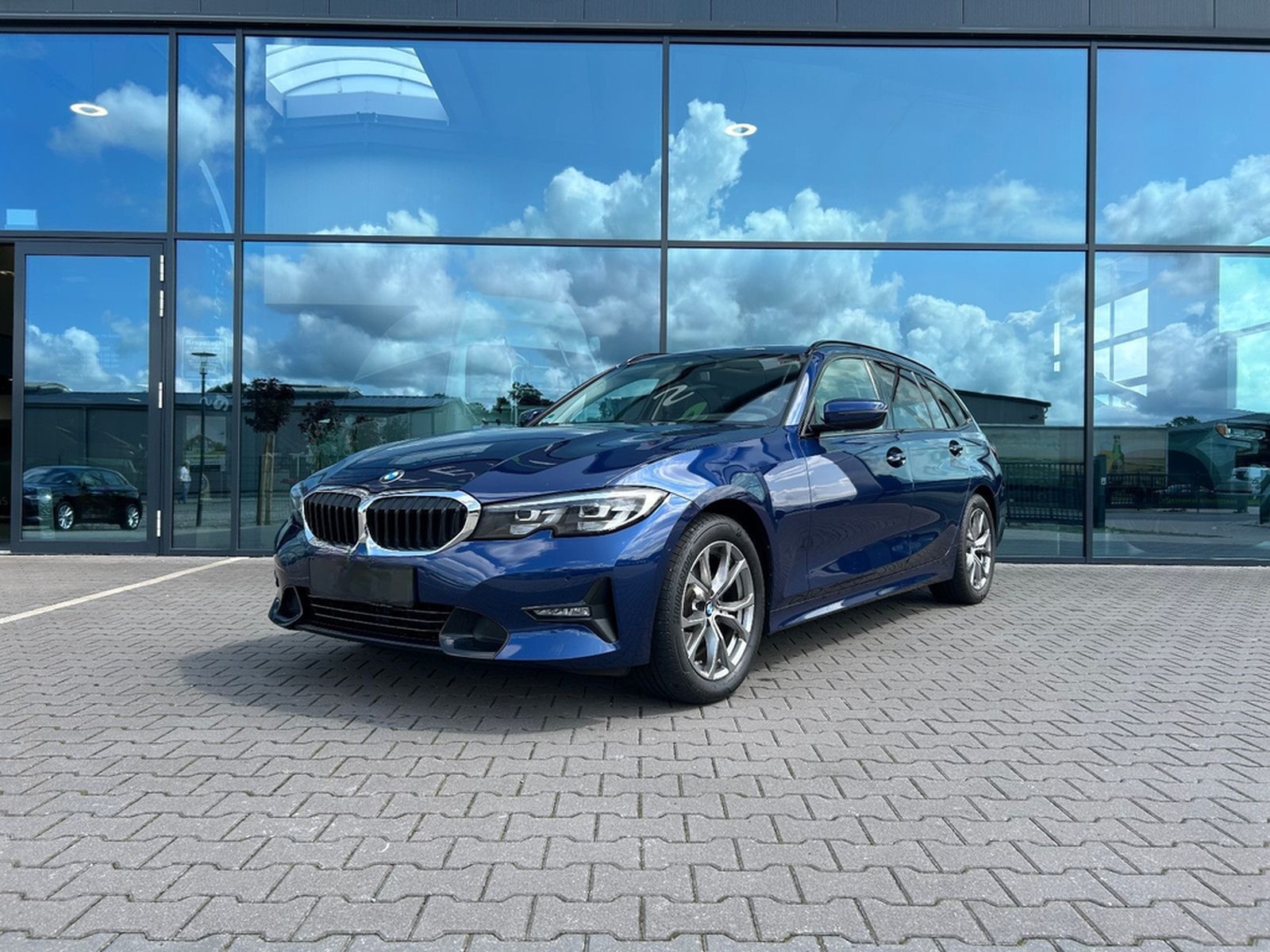 BMW 320d SportLine Autom. LED AHK Navi HUD Pano 17" foto 33