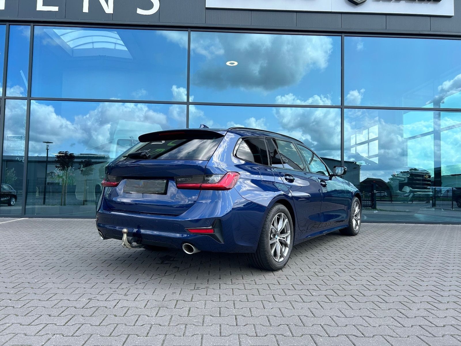 BMW 320d SportLine Autom. LED AHK Navi HUD Pano 17" foto 34