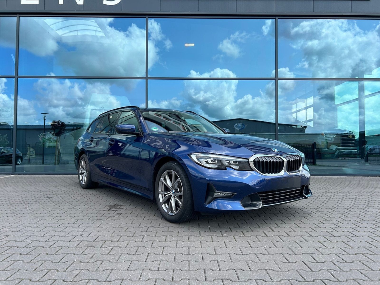 BMW 320d SportLine Autom. LED AHK Navi HUD Pano 17" foto 35